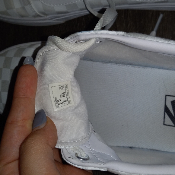 Shoes - Picture 4 of 4